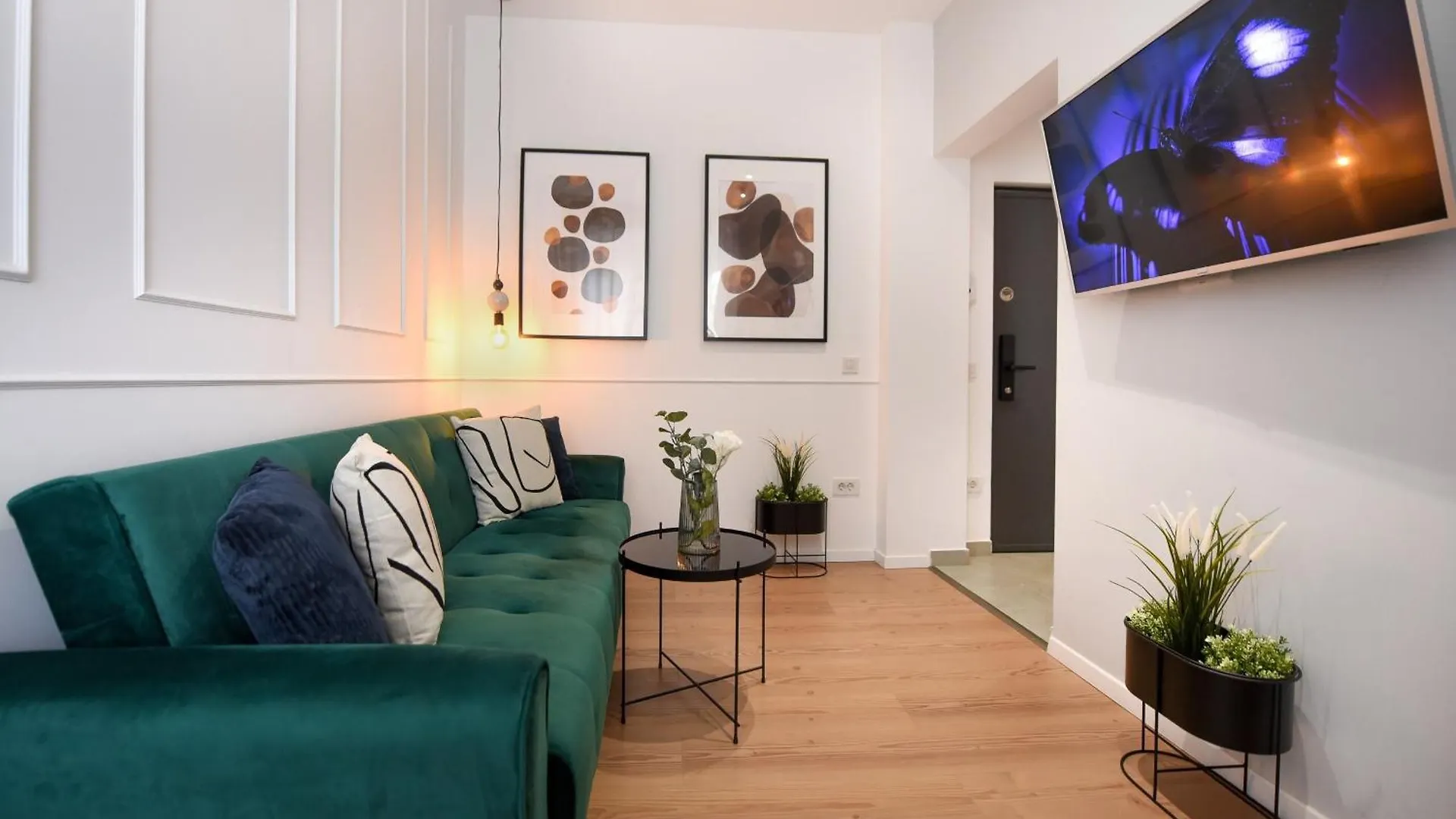 Comfy 1Br With Balcony In Central Bucharest 0*,